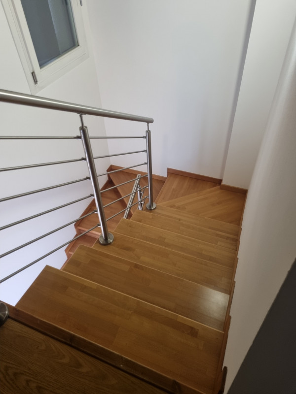 Scopri questa casetta a schiera, situata nel centro di Este. Questa porzione centrale offre un am...