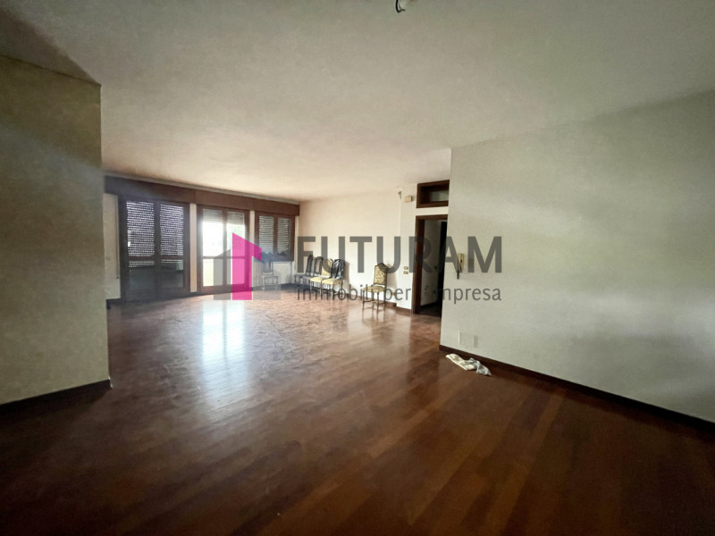 RIF: 129NM - CONSELVE (PD) - PER INFO 340 335 8378 - 0444/310220

Propongo in vendita un capannon...