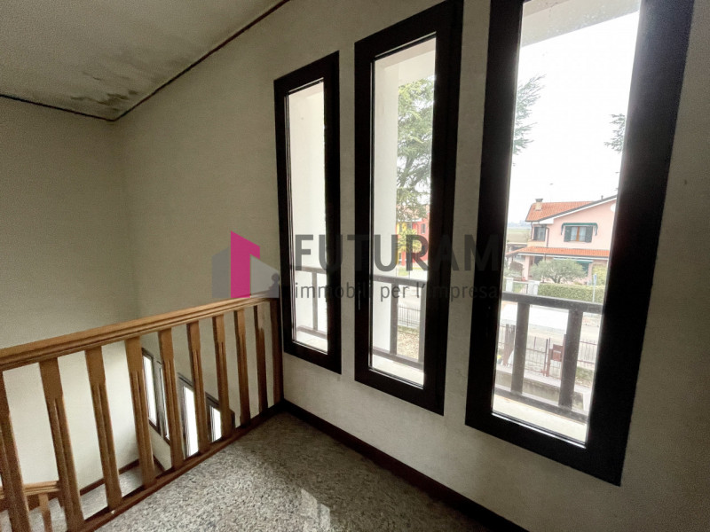 RIF: 129NM - CONSELVE (PD) - PER INFO 340 335 8378 - 0444/310220

Propongo in vendita un capannon...