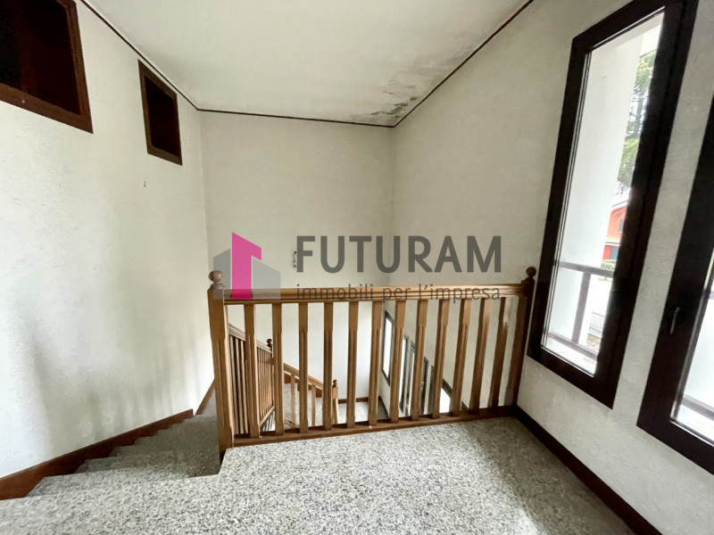 RIF: 129NM - CONSELVE (PD) - PER INFO 340 335 8378 - 0444/310220

Propongo in vendita un capannon...