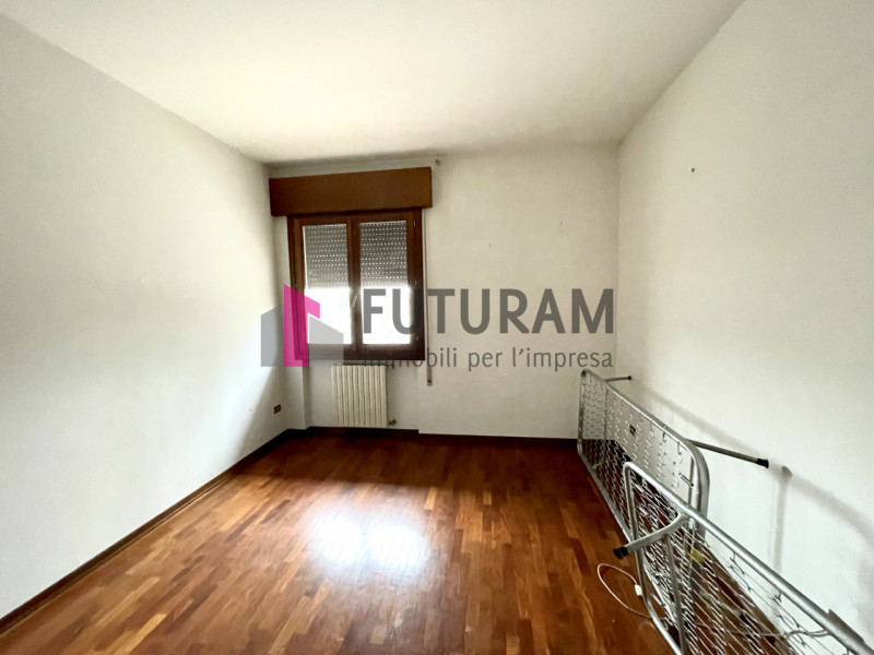 RIF: 129NM - CONSELVE (PD) - PER INFO 340 335 8378 - 0444/310220

Propongo in vendita un capannon...