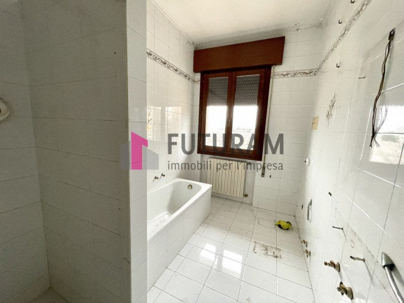 RIF: 129NM - CONSELVE (PD) - PER INFO 340 335 8378 - 0444/310220

Propongo in vendita un capannon...