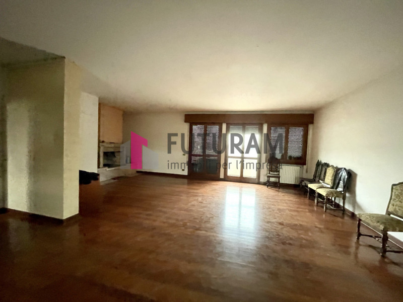 RIF: 129NM - CONSELVE (PD) - PER INFO 340 335 8378 - 0444/310220

Propongo in vendita un capannon...