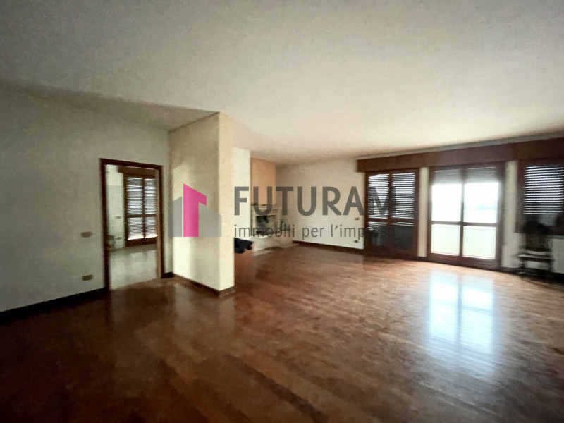 RIF: 129NM - CONSELVE (PD) - PER INFO 340 335 8378 - 0444/310220

Propongo in vendita un capannon...