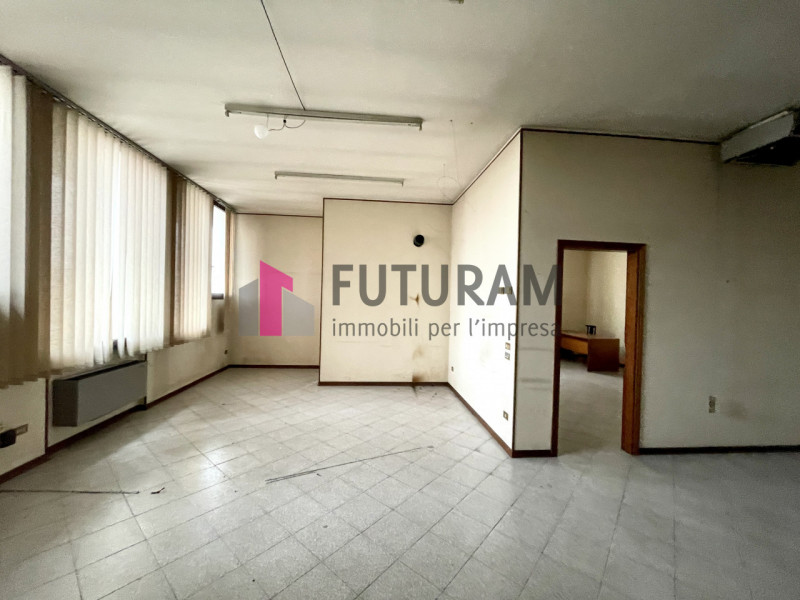 RIF: 129NM - CONSELVE (PD) - PER INFO 340 335 8378 - 0444/310220

Propongo in vendita un capannon...