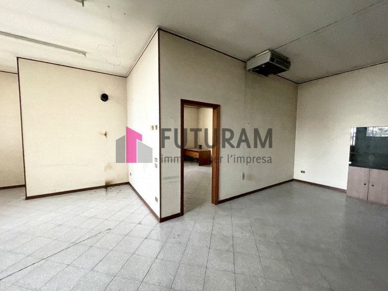 RIF: 129NM - CONSELVE (PD) - PER INFO 340 335 8378 - 0444/310220

Propongo in vendita un capannon...