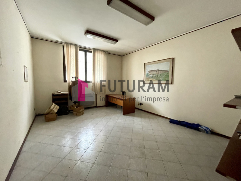 RIF: 129NM - CONSELVE (PD) - PER INFO 340 335 8378 - 0444/310220

Propongo in vendita un capannon...