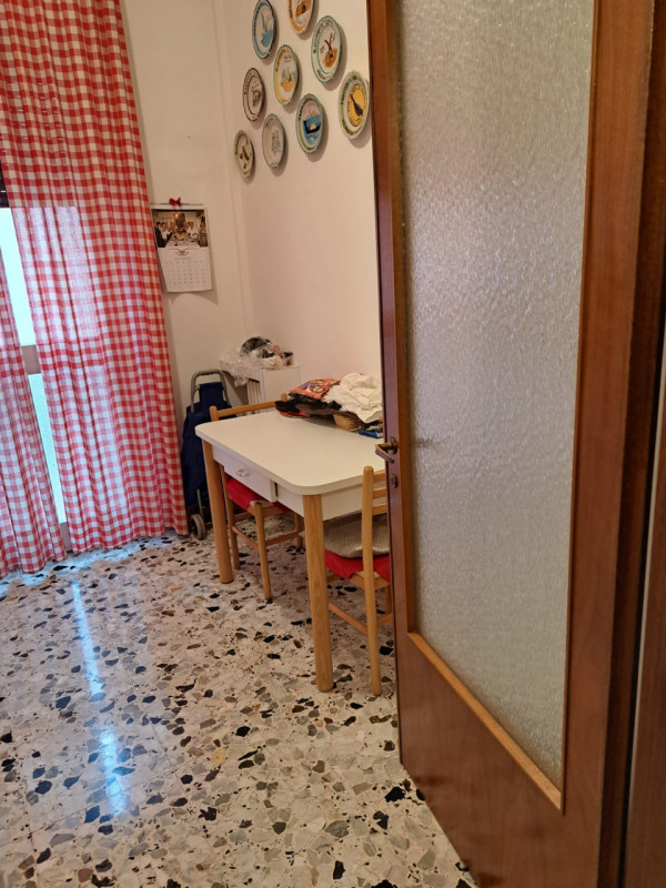 Scopri questo affascinante appartamento trilocale situato a pochi passi dal centro storico di Tre...