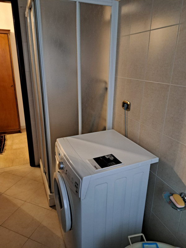 Scopri questo affascinante appartamento trilocale situato a pochi passi dal centro storico di Tre...