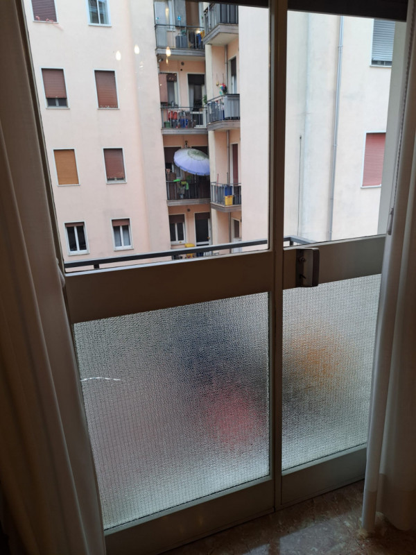 Scopri questo affascinante appartamento trilocale situato a pochi passi dal centro storico di Tre...