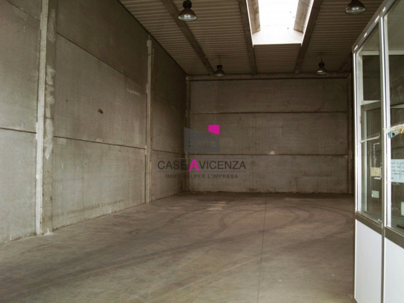 VICENZA EST - Rif. 614FUTURAM  - Per info 0444/310220
Proponiamo in affitto un capannone di circa...