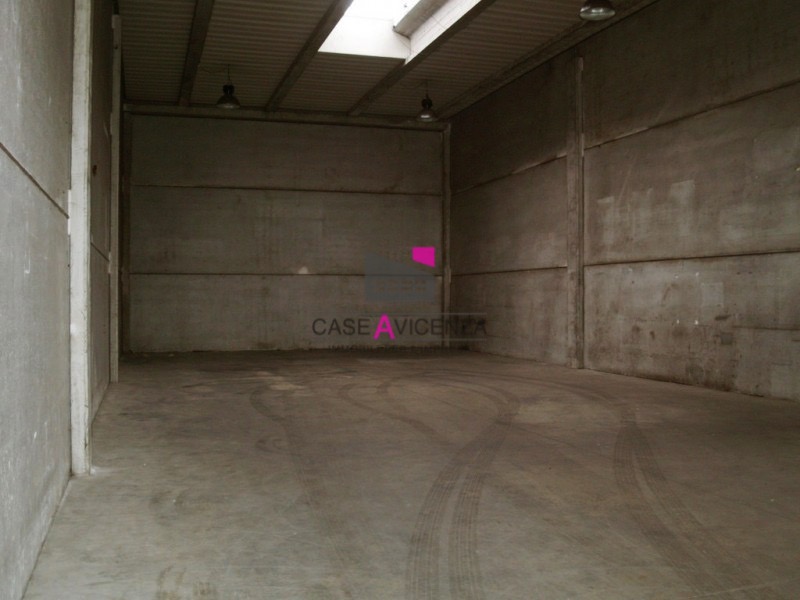 VICENZA EST - Rif. 614FUTURAM  - Per info 0444/310220
Proponiamo in affitto un capannone di circa...