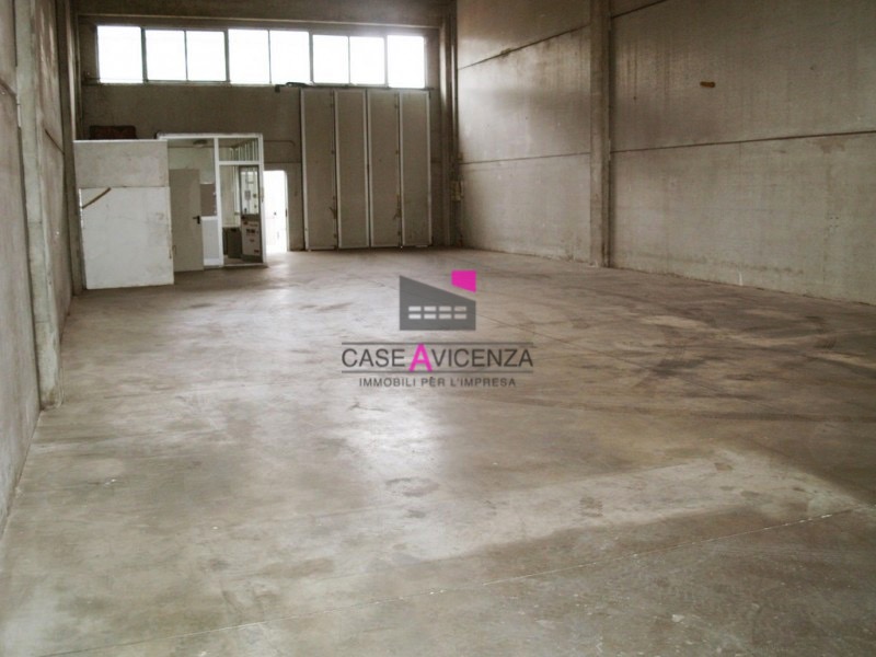 VICENZA EST - Rif. 614FUTURAM  - Per info 0444/310220
Proponiamo in affitto un capannone di circa...