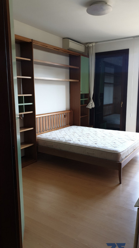 Proponiamo in locazione luminoso bilocale arredato in ottima zona residenziale comoda a tutti i s...