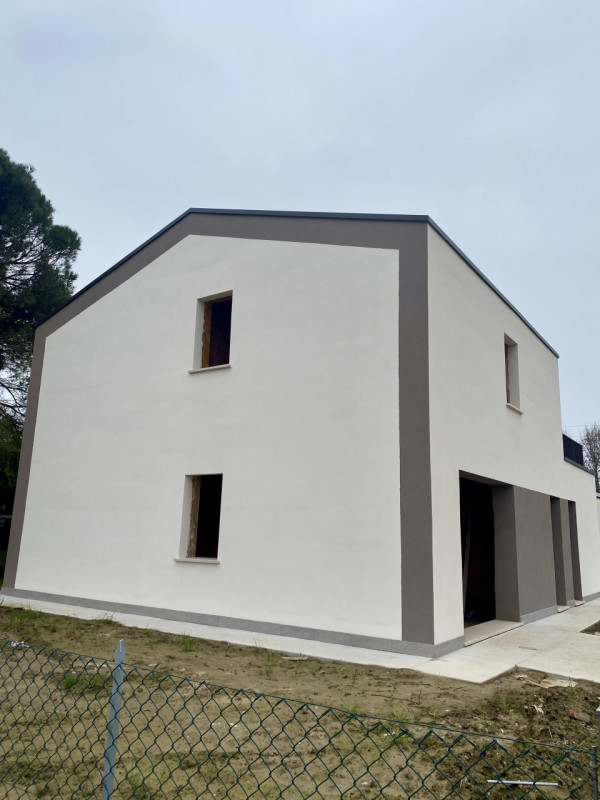 Ci troviamo a Camposampiero per la precisione a rustega in una posizione centrale e comoda a tutt...