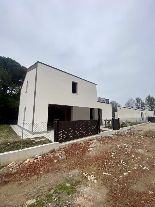 Ci troviamo a Camposampiero per la precisione a rustega in una posizione centrale e comoda a tutt...