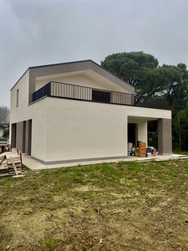 Ci troviamo a Camposampiero per la precisione a rustega in una posizione centrale e comoda a tutt...