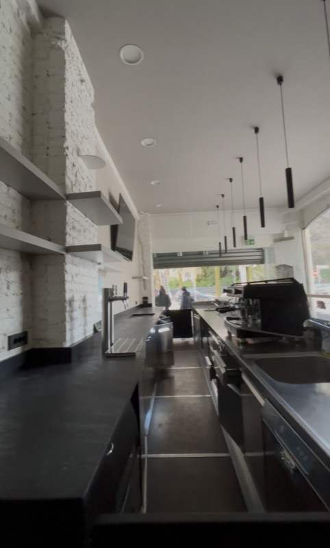 Proponiamo in affitto un’attività commerciale ad uso bar situata nel cuore di Vittorio Veneto, pr...