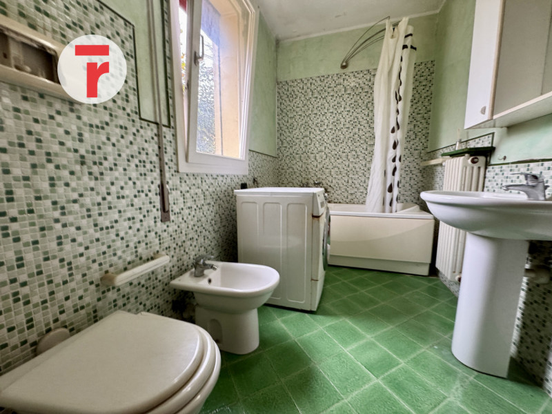 Curtarolo centro. Condominio primi anni 2000 situato in contesto residenziale, tranquillo e ben a...