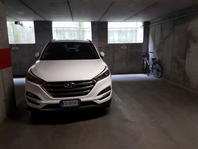 Nel pieno centro di Vittorio Veneto, proponiamo in affitto un ampio e luminoso locale commerciale...