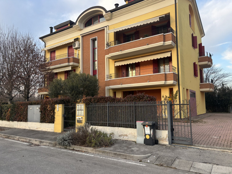 Nel cuore di Mestrino, in un elegante quartiere residenziale comodo a tutti i servizi, proponiamo...