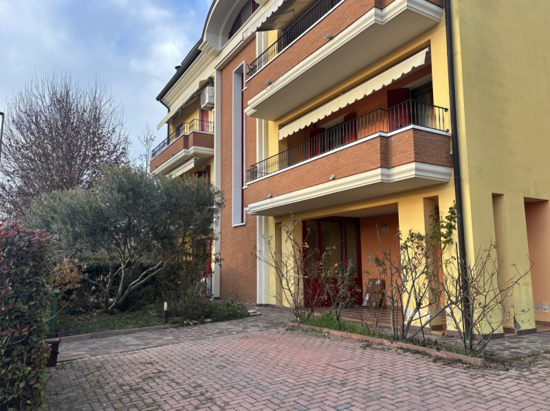 Nel cuore di Mestrino, in un elegante quartiere residenziale comodo a tutti i servizi, proponiamo...