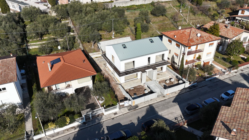 Rif. BB121s (per info 393 9878704 Daniel)

In Via Colbacchini 12, Bassano del Grappa, proponiamo ...