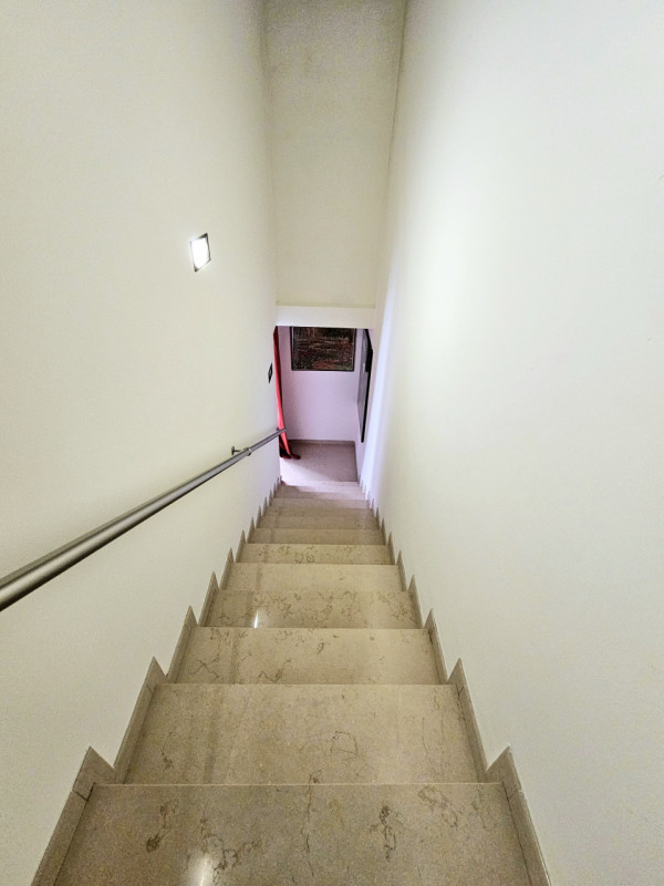 Proponiamo in vendita, nel centro di Villa Estense, all'interno di una corte antica, accogliente ...