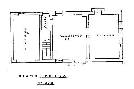 Proponiamo in vendita, nel centro di Villa Estense, all'interno di una corte antica, accogliente ...