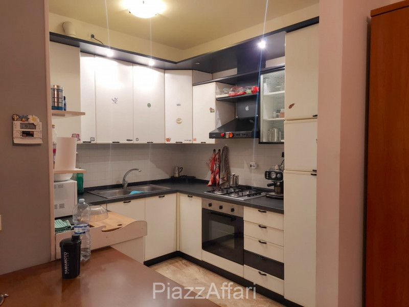 Proponiamo in affitto appartamento al piano rialzato, situato in un tranquillo quartiere residenz...