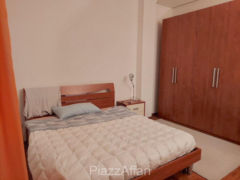 Proponiamo in affitto appartamento al piano rialzato, situato in un tranquillo quartiere residenz...