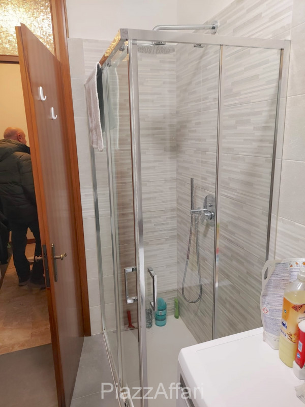 Proponiamo in affitto appartamento al piano rialzato, situato in un tranquillo quartiere residenz...