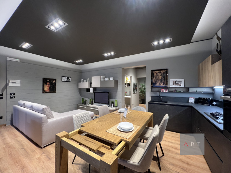 Situato nella frazione di Arsego, negozio al piano terra di circa 74 mq. con bagno. Classe Energ....