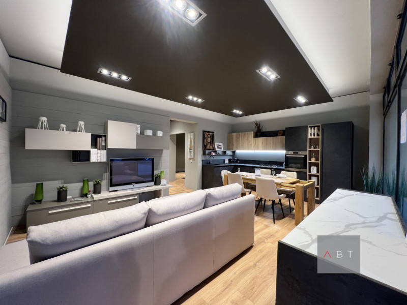 Situato nella frazione di Arsego, negozio al piano terra di circa 74 mq. con bagno. Classe Energ....