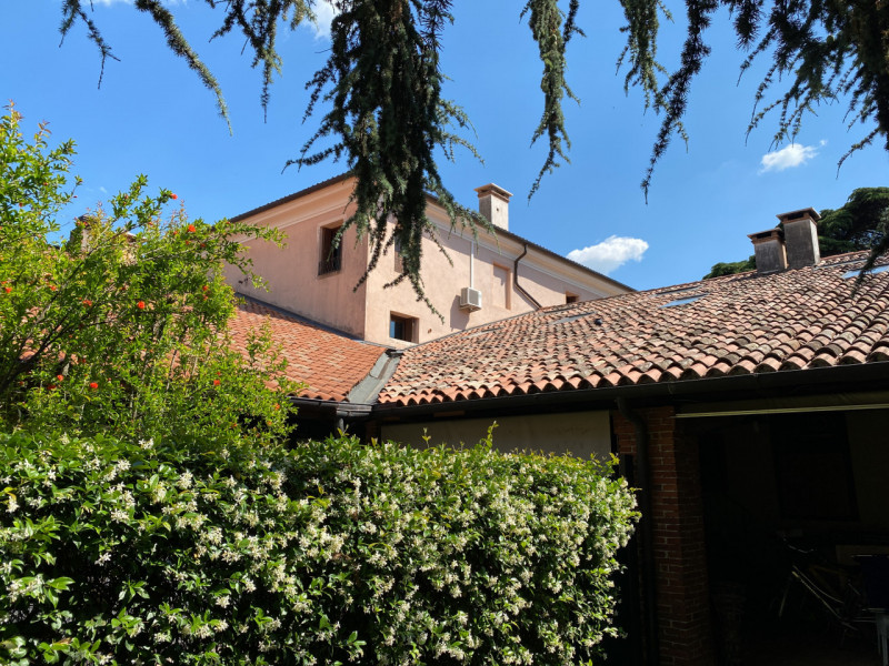 Rif. BC160 (per info 393 9878704 Daniel)

Situata ai margini del centro storico di Bassano del Gr...