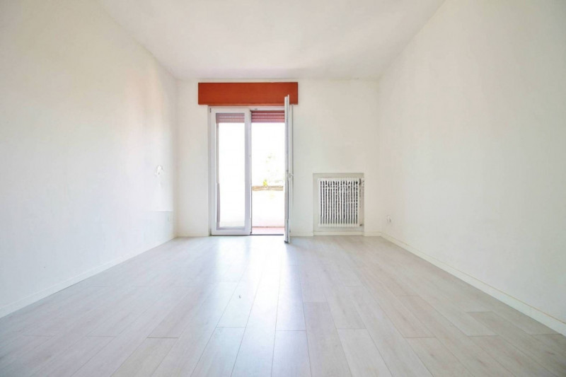 BICAMERE INTEGRALMENTE RISTRUTTURATO ULTIMO PIANO CON ASCENSORE E GARAGE NEL VERSANTE OVEST DI VI...