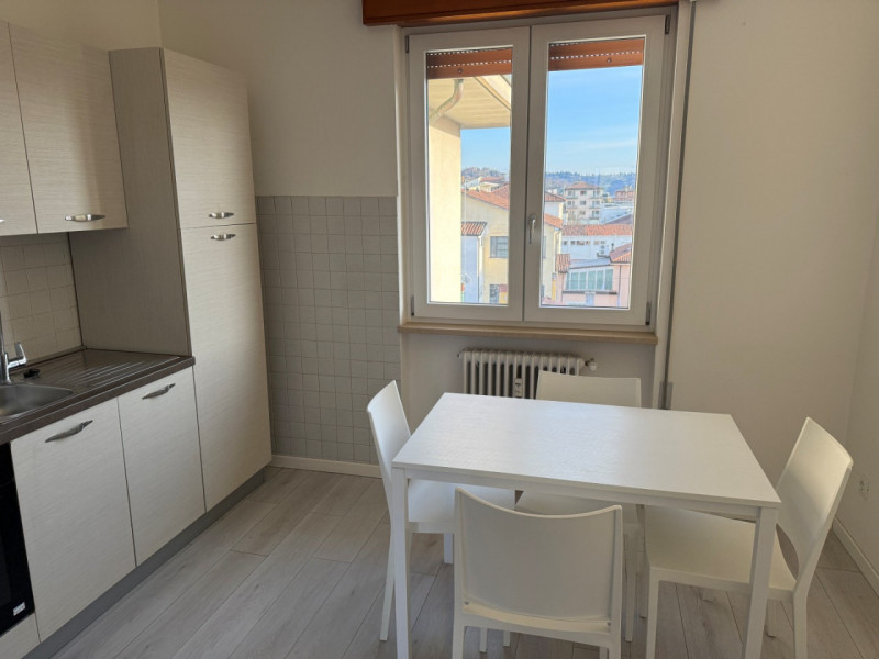 BICAMERE INTEGRALMENTE RISTRUTTURATO ULTIMO PIANO CON ASCENSORE E GARAGE NEL VERSANTE OVEST DI VI...