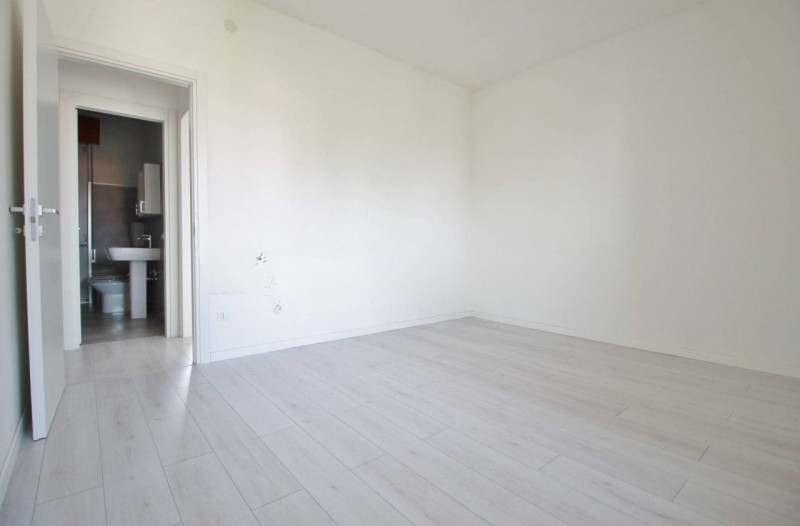 BICAMERE INTEGRALMENTE RISTRUTTURATO ULTIMO PIANO CON ASCENSORE E GARAGE NEL VERSANTE OVEST DI VI...