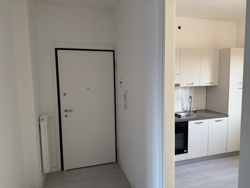 BICAMERE INTEGRALMENTE RISTRUTTURATO ULTIMO PIANO CON ASCENSORE E GARAGE NEL VERSANTE OVEST DI VI...