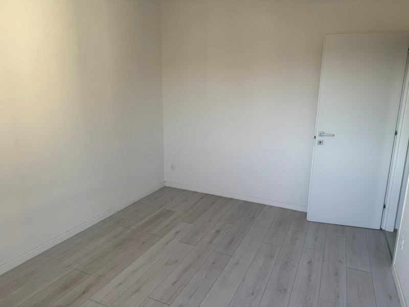 BICAMERE INTEGRALMENTE RISTRUTTURATO ULTIMO PIANO CON ASCENSORE E GARAGE NEL VERSANTE OVEST DI VI...