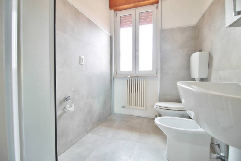 BICAMERE INTEGRALMENTE RISTRUTTURATO ULTIMO PIANO CON ASCENSORE E GARAGE NEL VERSANTE OVEST DI VI...