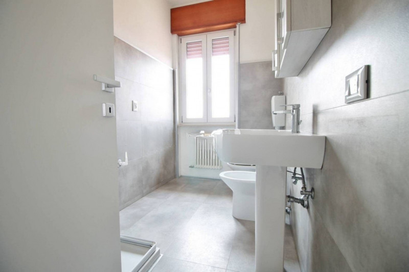 BICAMERE INTEGRALMENTE RISTRUTTURATO ULTIMO PIANO CON ASCENSORE E GARAGE NEL VERSANTE OVEST DI VI...