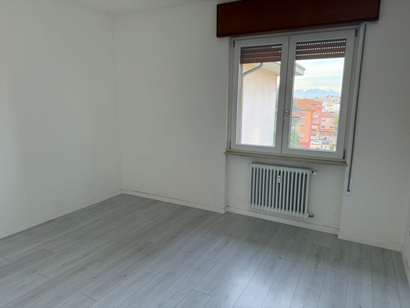 BICAMERE INTEGRALMENTE RISTRUTTURATO ULTIMO PIANO CON ASCENSORE E GARAGE NEL VERSANTE OVEST DI VI...