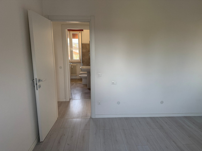 BICAMERE INTEGRALMENTE RISTRUTTURATO ULTIMO PIANO CON ASCENSORE E GARAGE NEL VERSANTE OVEST DI VI...