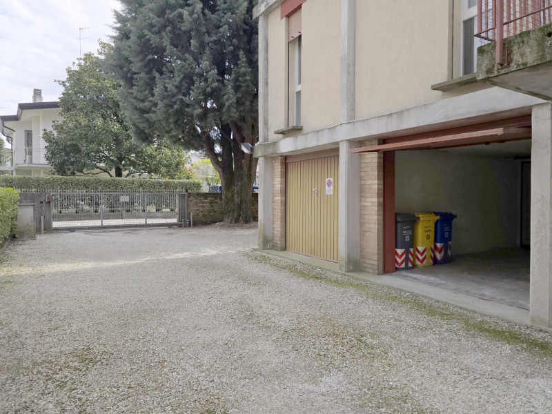 TREVISO S.M.Rovere a 1600 metri dalle mura e a 300 dall'ingresso del parco di Villa Manfrin vende...