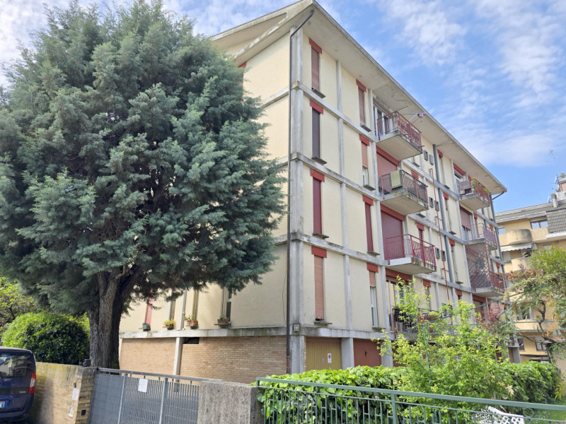 TREVISO S.M.Rovere a 1600 metri dalle mura e a 300 dall'ingresso del parco di Villa Manfrin vende...
