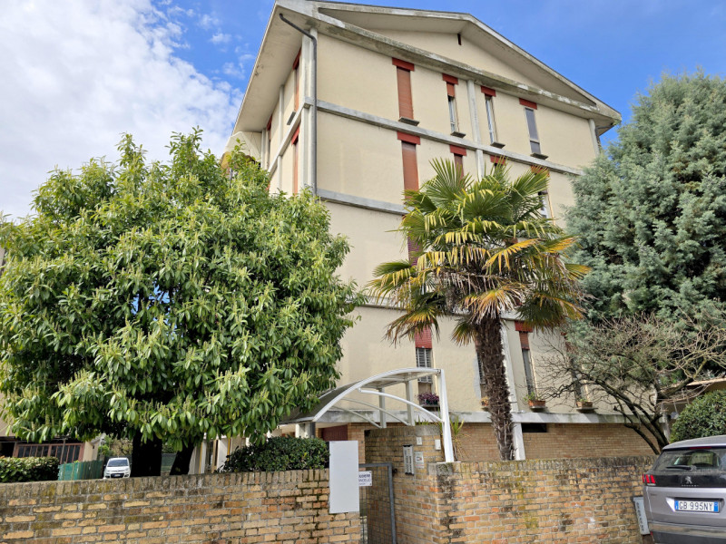 TREVISO S.M.Rovere a 1600 metri dalle mura e a 300 dall'ingresso del parco di Villa Manfrin vende...