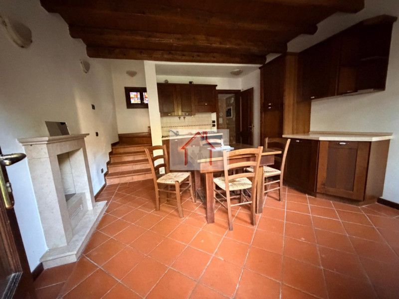 Rif: DB368
X INFO - Denis: 340. 254. 0785 
Proponiamo in vendita una splendida casa a schiera cen...