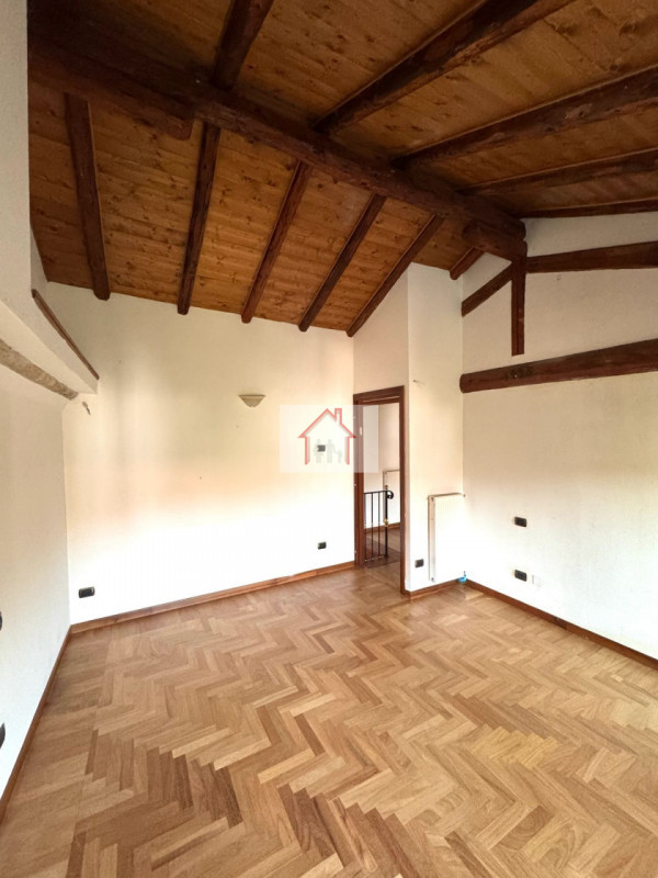 Rif: DB368
X INFO - Denis: 340. 254. 0785 
Proponiamo in vendita una splendida casa a schiera cen...