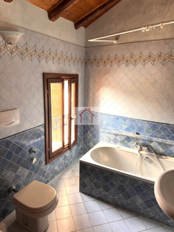 Rif: DB368
X INFO - Denis: 340. 254. 0785 
Proponiamo in vendita una splendida casa a schiera cen...